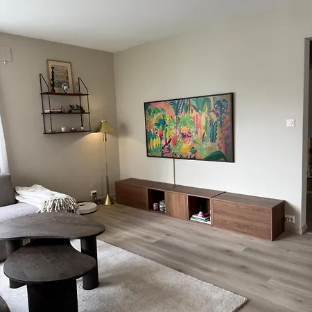 Modern Close To Ons And Center *