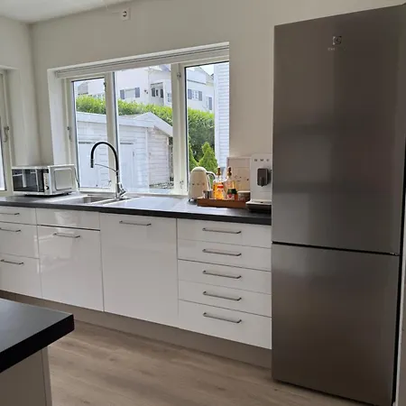 Modern Close To Ons And Center